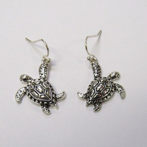 Silver Plated Abalone Shell Turtle Charm Necklace Set Pendant & Earrings - Picture 4 of 5